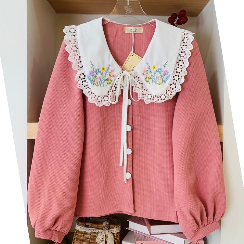 เสื้อคอบัว​แขนยาว​ ​ อก​หน้าผ้า​ 40 นิ้ว​ ยาว​ 24นิ้ว​ 219บาท