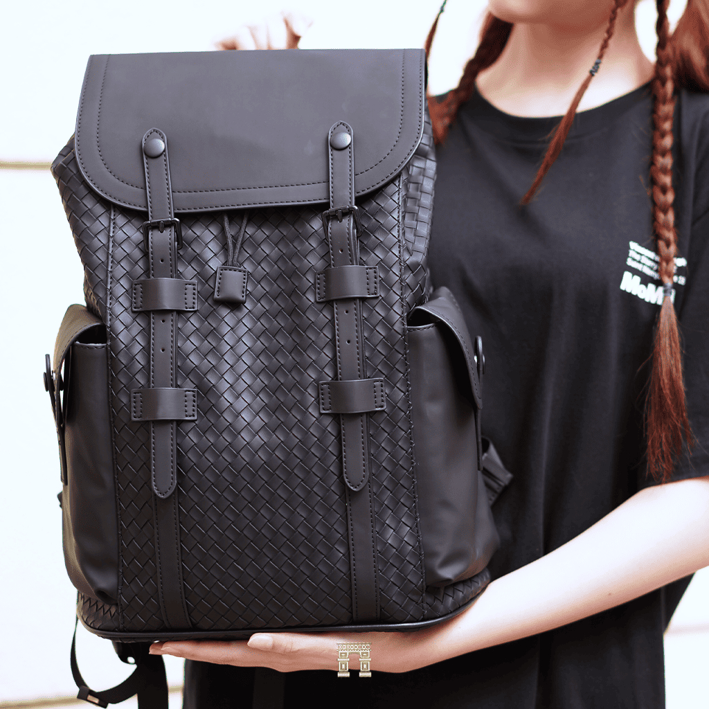 กระเป๋าเป้รุ่น Shadow Signature