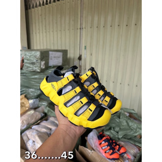 รองเท้า keen แบบใหม่ มีลายสีให้เลือกครับ มีขายส่งด้วยครับ