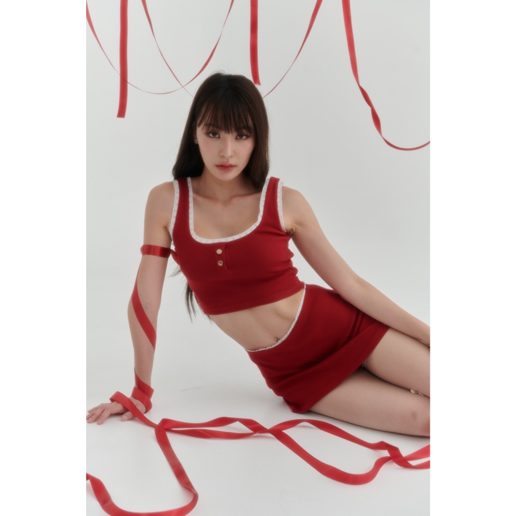 CURVF Lillian Lace Set เซ็ทเสื้อครอป และ กระโปรงกางเกงแต่งลูกไม้