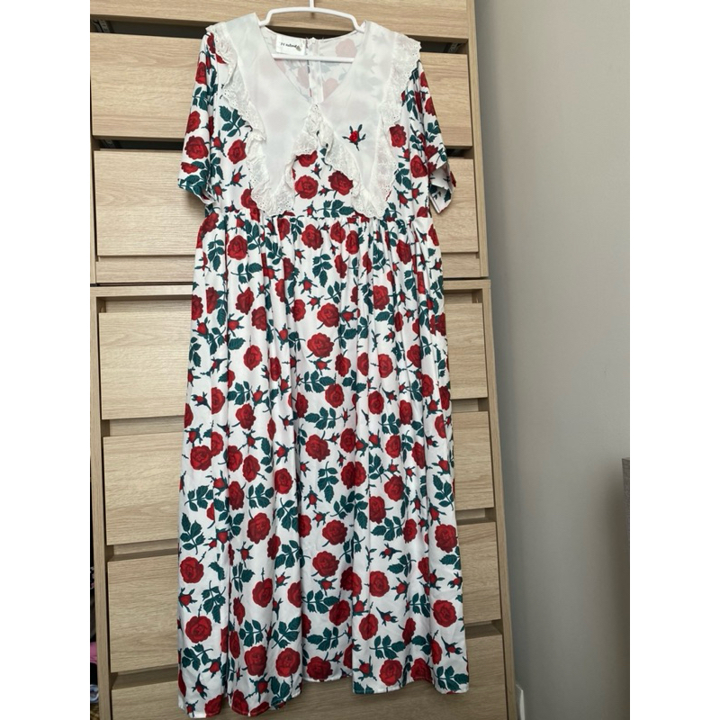 ชุดเดรสลายดอกกุหลาบ แบรนด์ p’s material