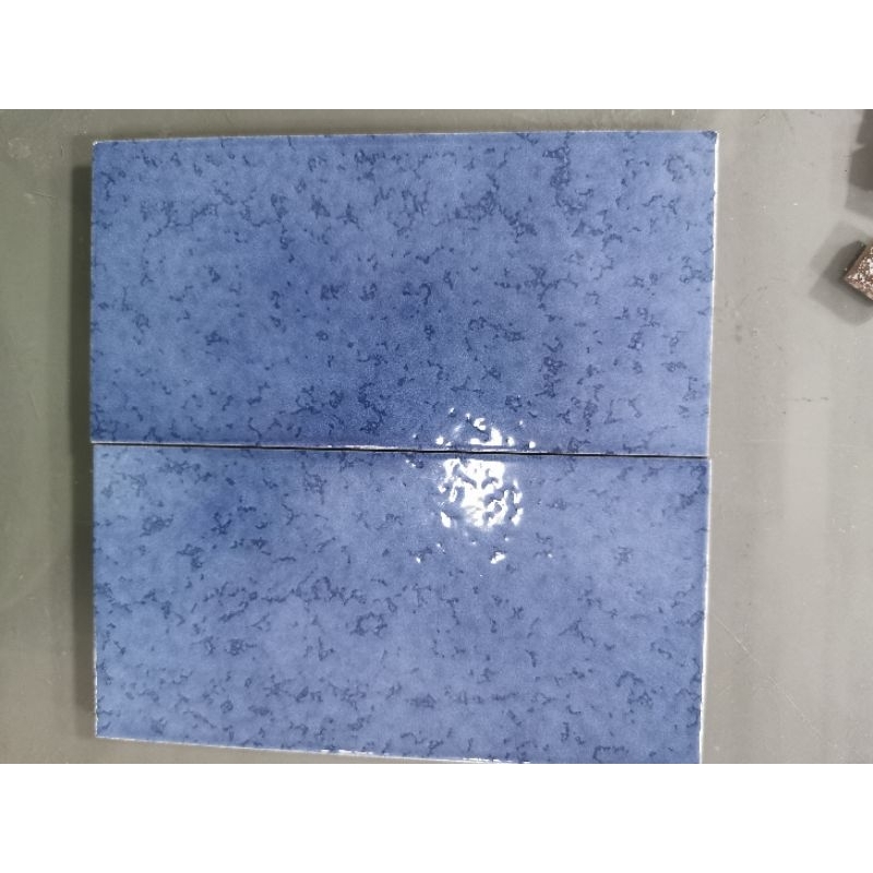กระเบื้องปูพื้น คัมพานาขนาด4"*8"(ขุดละ5แผ่น) ผิวมันมีความขรุขระเล็กน้อยสีน้ำเงินอมม่วง