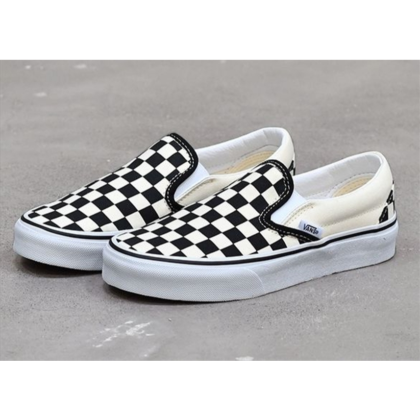 แท้💯% (จัดส่งที่รวดเร็วจัดส่งฟรี) VANS CLASSICS SLIP-ON แวนส์ รองเท้าผ้าใบรองเท้าสาลอง