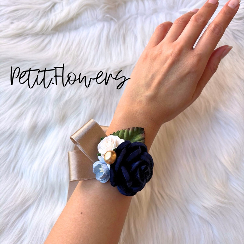[พร้อมส่ง] ดอกไม้ผูกข้อมือเพื่อนเจ้าสาวรุ่นมินิมอล ธีมสีกรมน้ำเงิน