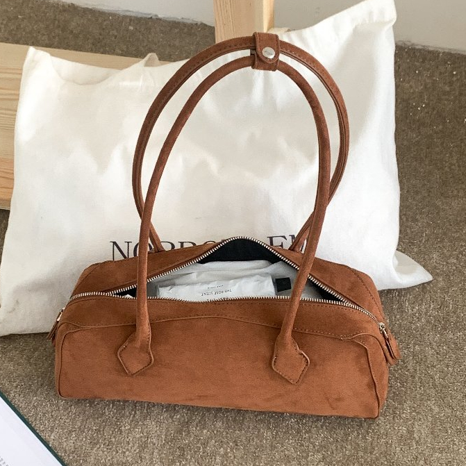 Maggie - DUCHIE BAG กระเป๋าสะพายหนังกำมะหยี่ ทรงสวยมาก