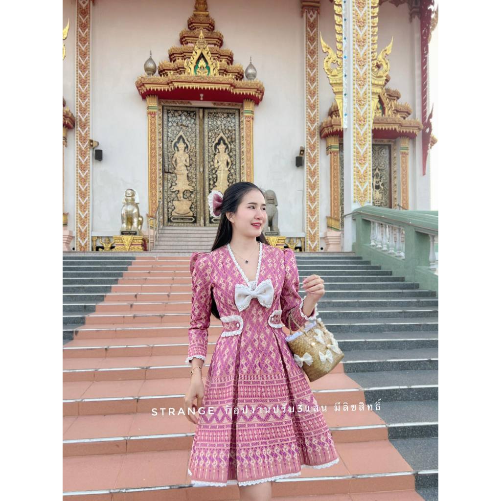 🚩ราคาถูก🚩Z98เดรสคอวีแต่งจีบ(แนะนำให้ใส่เกาะอกถ้าไม่ชอบคอลึก)ผ้าทอลายอัดกาวให้ทั้งตัวแต่งลูกไม้ฉลุ(มี