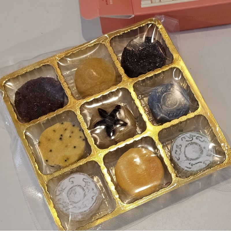 ขนมซิกเนเจอร์ สอง-แสน รวมขนมเด่นขนมดังของสงขลาไว้เน้นๆ