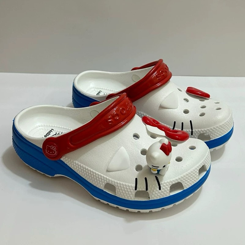รองเท้าแตะสำหรับ ผู้หญิงรองเท้าแม่ลูกรองเท้าแตะ Crocs classic Hello Kitty Baotou 2025