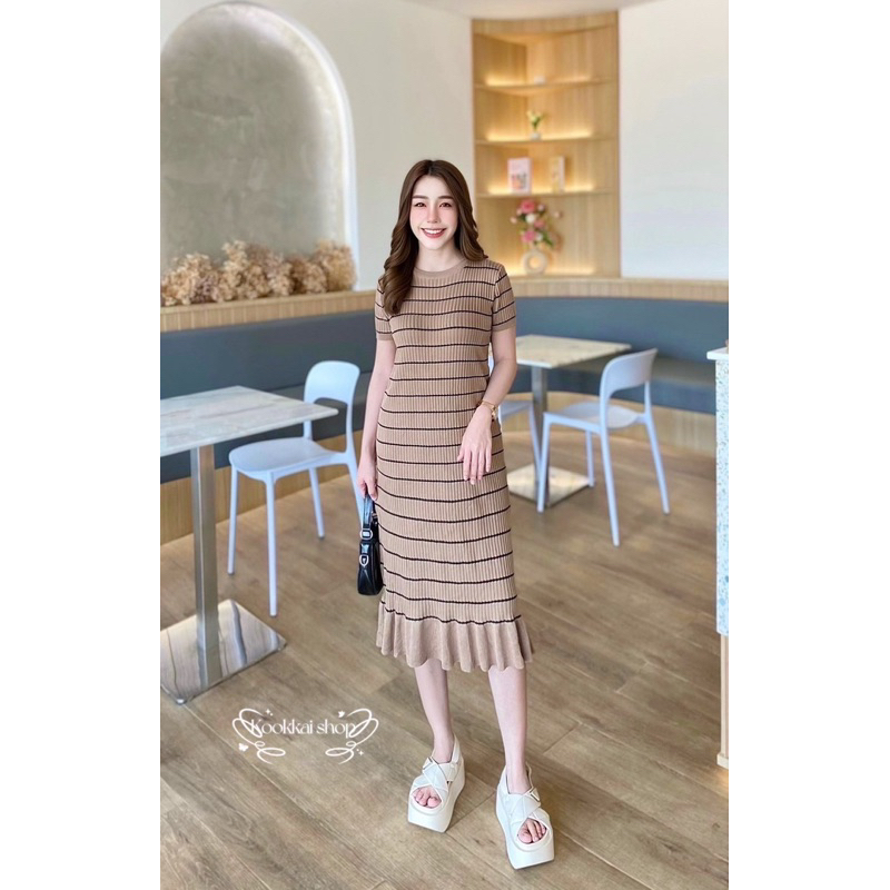 Chill Fashion Shop เดรสคอกลมลายริ้วชายระบาย (รุ่นดอกไม้)