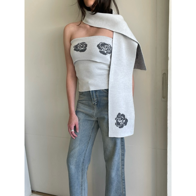 เซ็ตเสื้อเกาะอกและผ้าพันคอ Rush Official ‘Evie’ A Set Of Top & Scarf Knitted Rose Detail *รุ่นใหม่ พร้อมส่ง