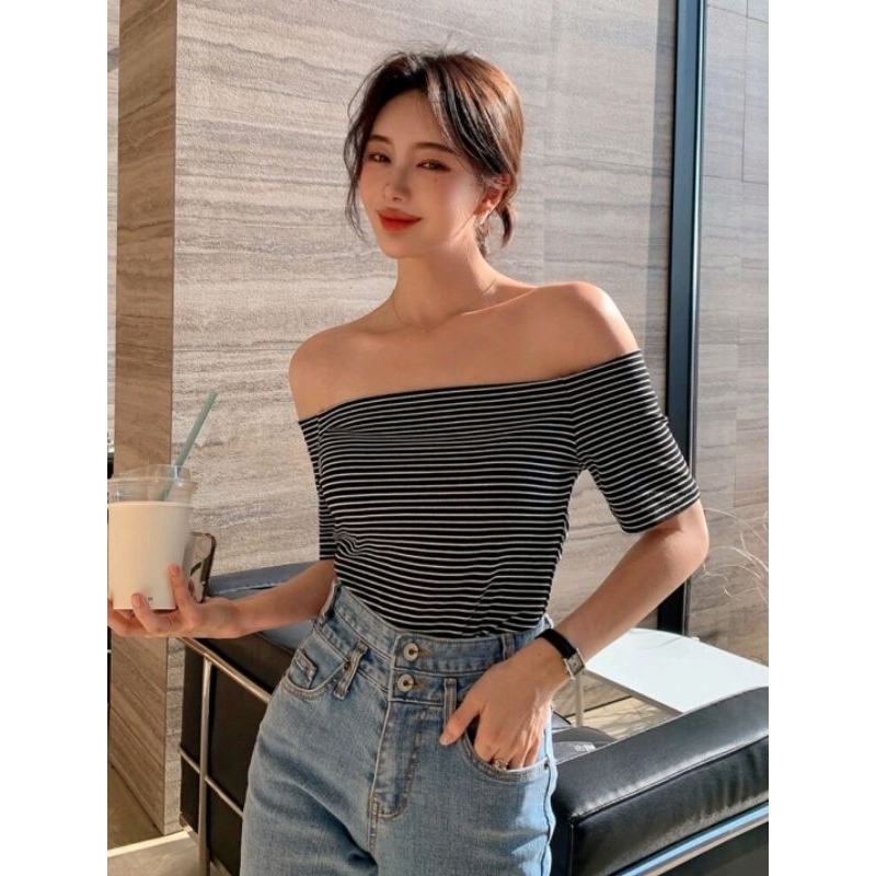 DAZY เสื้อยืด ลายทาง เปิดไหล่