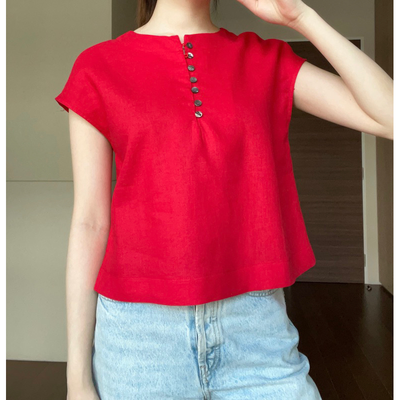 T4เสื้อคอจีนไหล่ล้ำผ้าลินินสีแดง