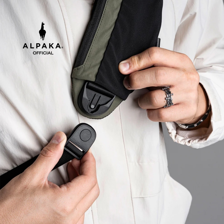 กระเป๋า Alpaka - Metro Crossbody Left / Right Shoulder Axoflux