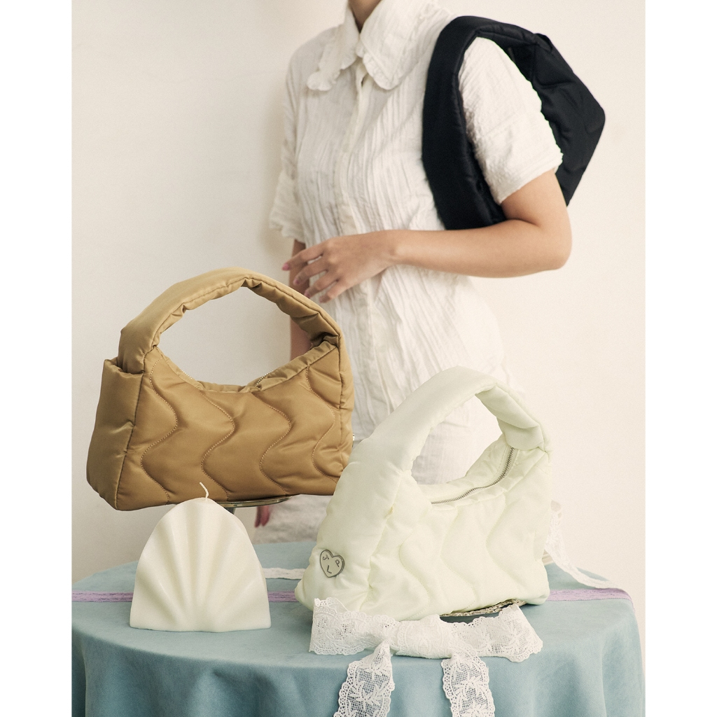 JELLYPLEASE (puffy please) - LUNA hobo bag (จัดส่งภายใน 3 วันหลังชำระเงิน) เหลือแค่สี ivory * กระเป๋าผ้า nylon ทรง hobo