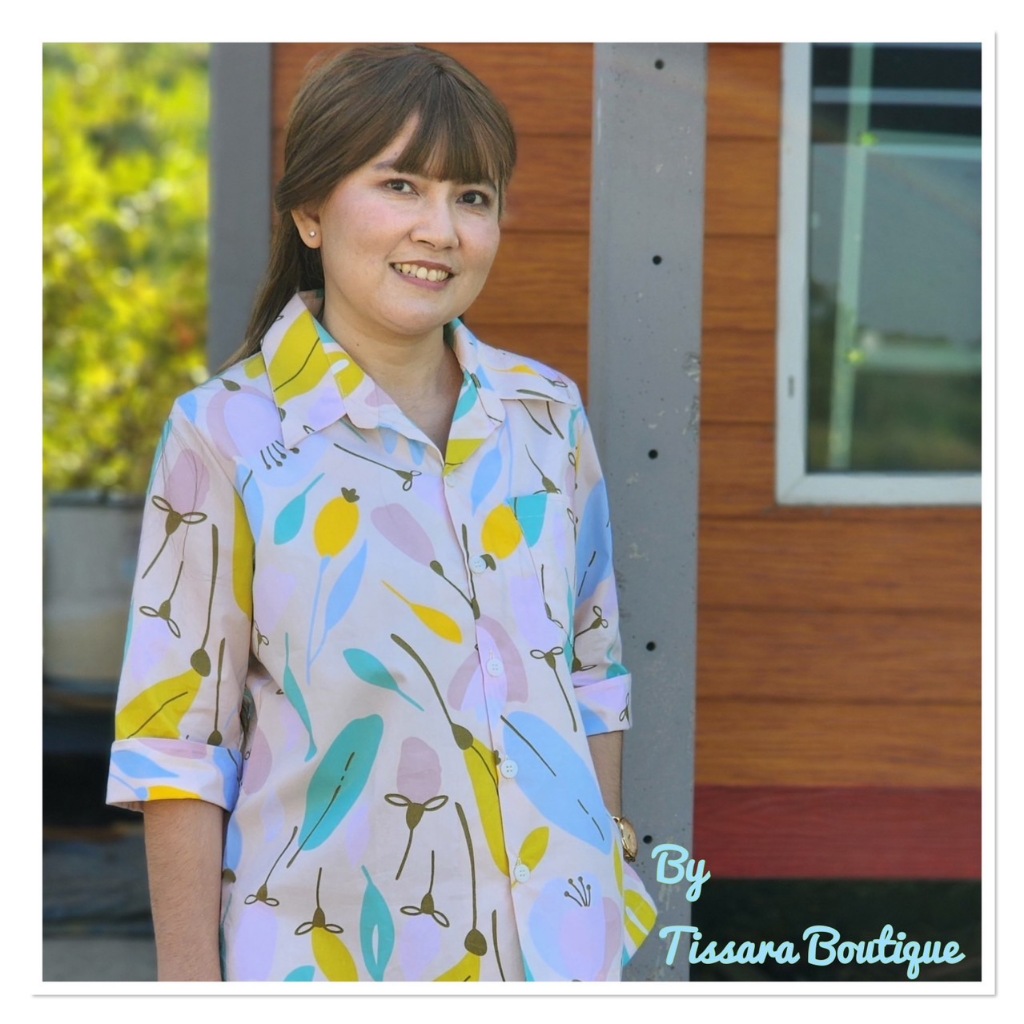 Tissara Boutique ทิศราเสื้อเชิ้ตผู้หญิง แขนสามส่วน เอวตรง ผ้าคอตตอน 100% ลายดอกไม้พื้นชมพู