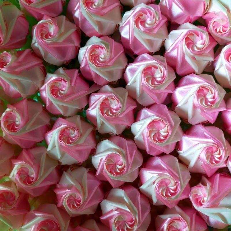 เหรียญโปรยทานตัวเปล่ากุหลาบแย้มสีพื้นคละสี