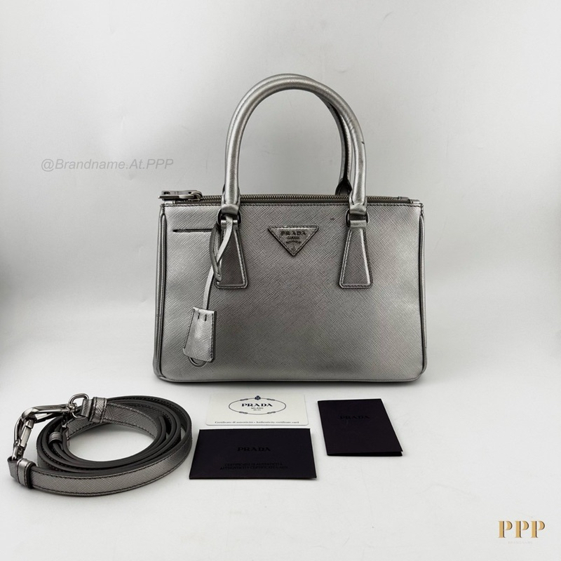 Prada saffiano 25” สีสวยมากๆๆ พร้อมสายยาว ราคาจึ้งๆ ปล่อยเพียง 14,900 เท่านั้น🙏🏻🔆