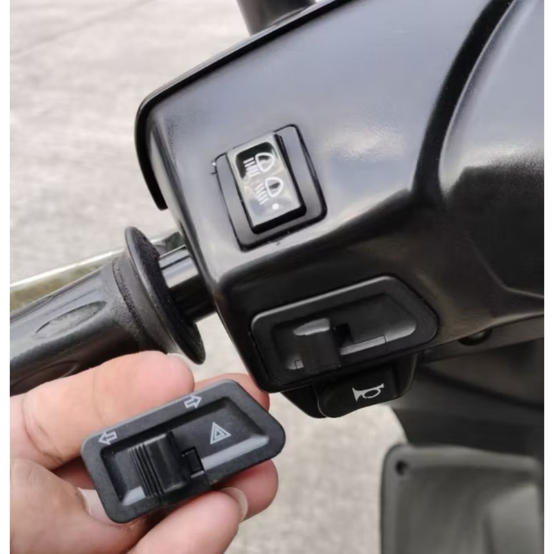 สวิทช์ไฟเลี้ยว ผ่าหมาก Click Icon Airblade Wave **มีตัวเลือก** สี่เหลี่ยมคางหมู ของแต่ง มอเตอร์ไซค์ ราคา ถูกที่สุด ดีลบีเคเค แกลเลอรีภาพที่ 4