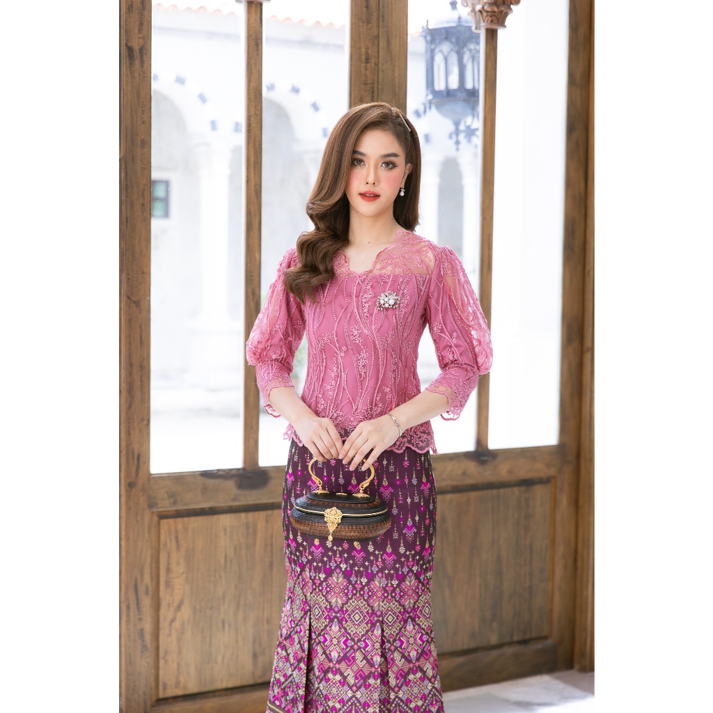 CHANIDA เสื้อลูกไม้พรีเมี่ยม ทรงคอวีแขนเจ้าหญิง (รหัสสินค้า 8352) *ราคาเฉพาะเสื้อ*