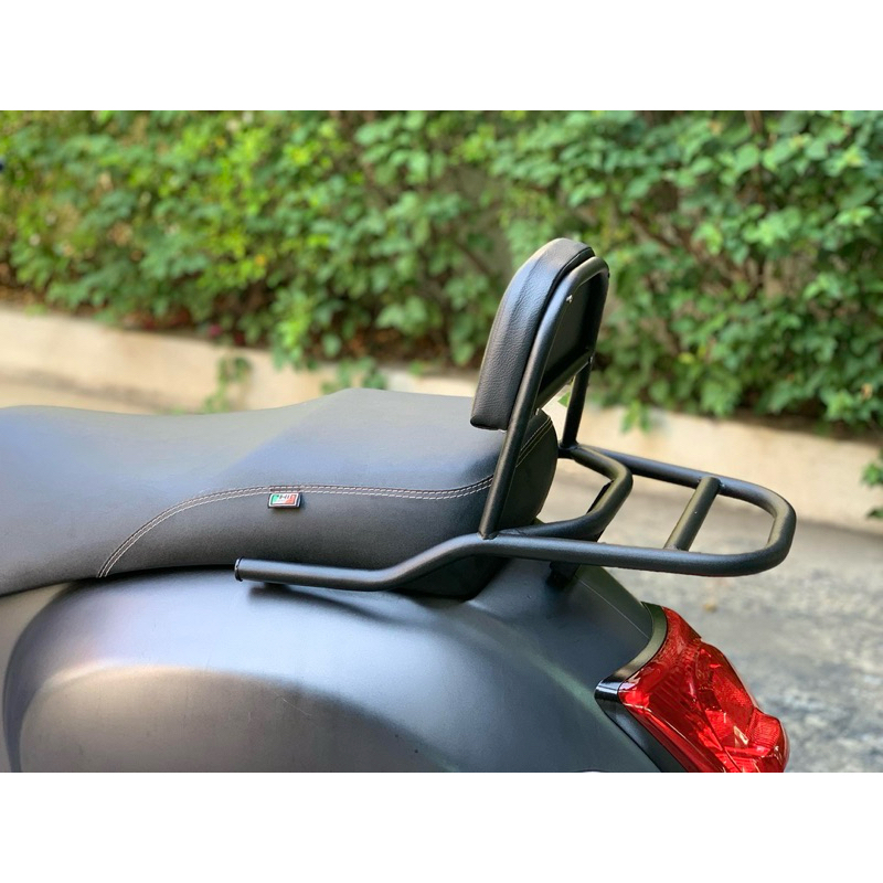แร็คท้ายมีเบาะ Vespa gts gtv
