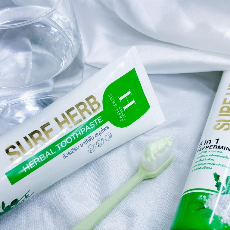 SURE HERB ( x3 หลอด ) ชัวร์เฮิร์บ ยาสีฟัน 5 in 1 ฟันขาว สะอาด ป้องกันฟันผุ ลมหายใจสดชื่น 100 g.