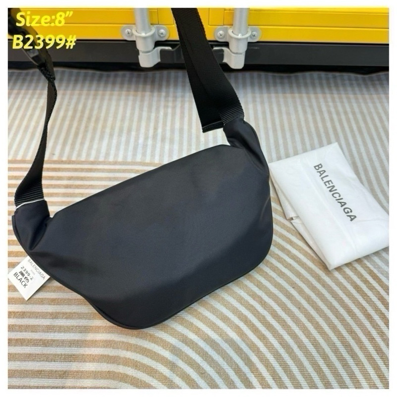 กระเป๋าขาอก Balenciaga มี3สีให้เลือก ขนาด 8นิ้ว กระเป๋าผ้านิ่มดี ใช้ดีมาก พร้อมส่ง