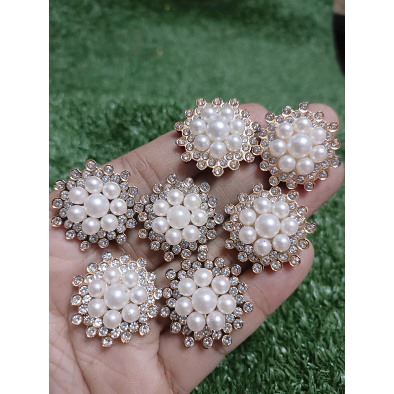 เกสรมุก ❌ไม่ใช่กระดุม ❌ขนาด 2เซน ถุงละ 60ชิ้น ราคา 120บาท