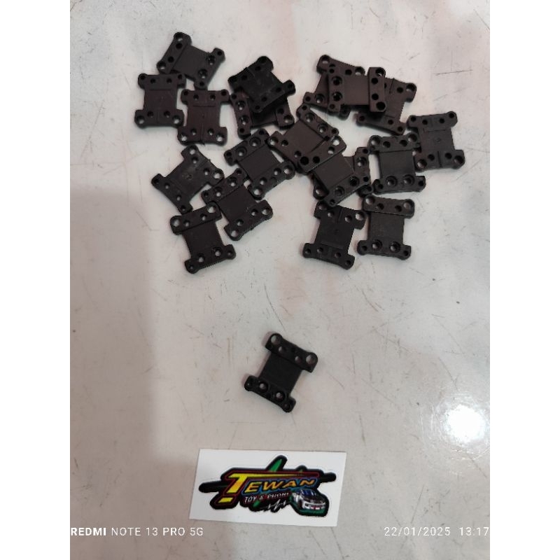 ตัวไอเดิมยึดหน้องเครื่องรถกระป๋องโครงเทาของใหม่ราคาชิ้นละ25บาทครับ