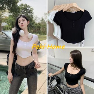 เสื้อครอปแขนสั้นคอเหลี่ยมสีดำ ใส่แล้วดูเพรียว
