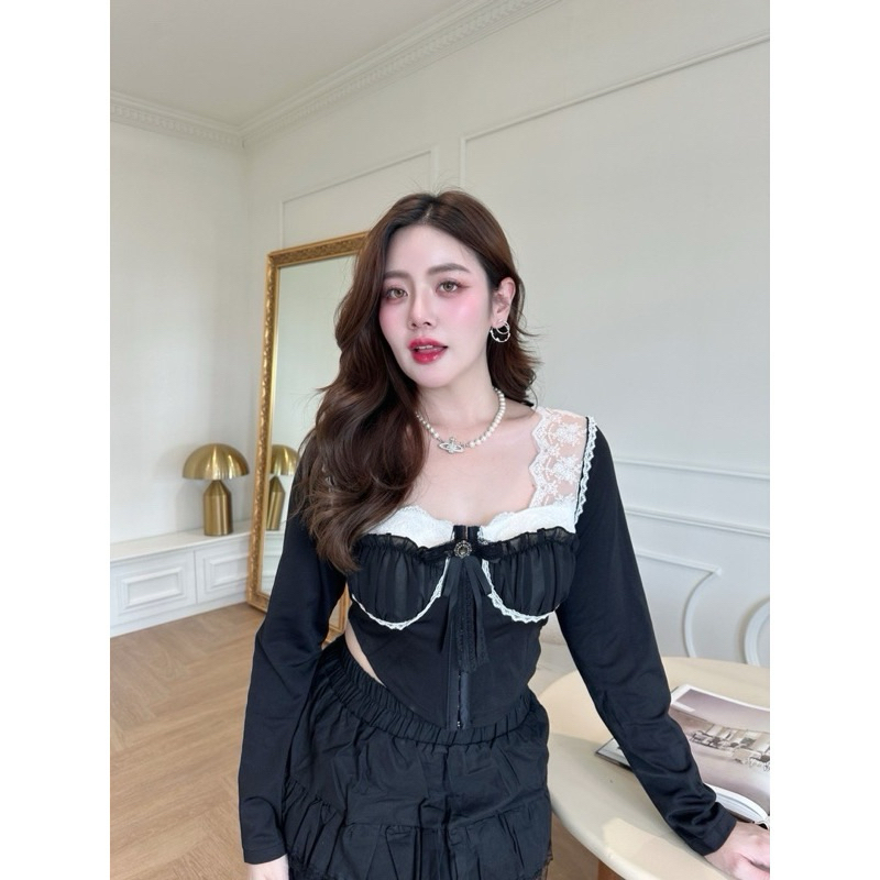 ส่งต่อ size Xl เสื้อครอปแขนยาวสีดำแสนสวย สภาพ 100% ป้ายร้านยังไม่แกะ เป็นผ้านิ่มยืดหยุ่นระบายอากาศได