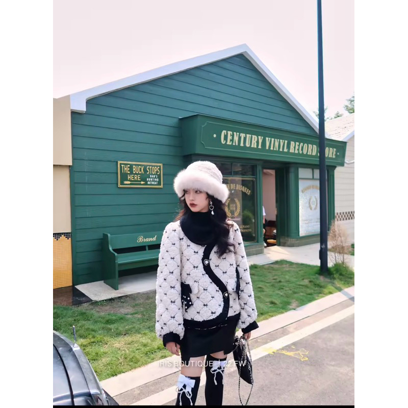 iris fashion Boutique เสื้อโค้ทขาวดำโบว์มีป้าย ซื้อมา2290฿ ส่งต่อ 1690฿ ไซส์ s