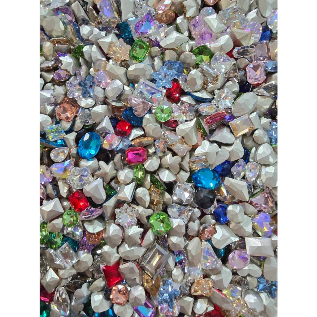 เพชรติดเล็บ เพชรก้นนูน อันนี้เป็นเกรดดีนะคะ เพชรวิบวับมาก หนึ่งถุงมี 50 ตัวคละแบบคละไซส์