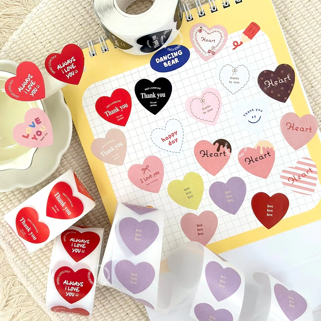 [พร้อมส่ง🇹🇭] (ม้วน 500ดวง) สติ๊กเกอร์ม้วนไดคัทรูปหัวใจ ♥ Size 2.5 cm