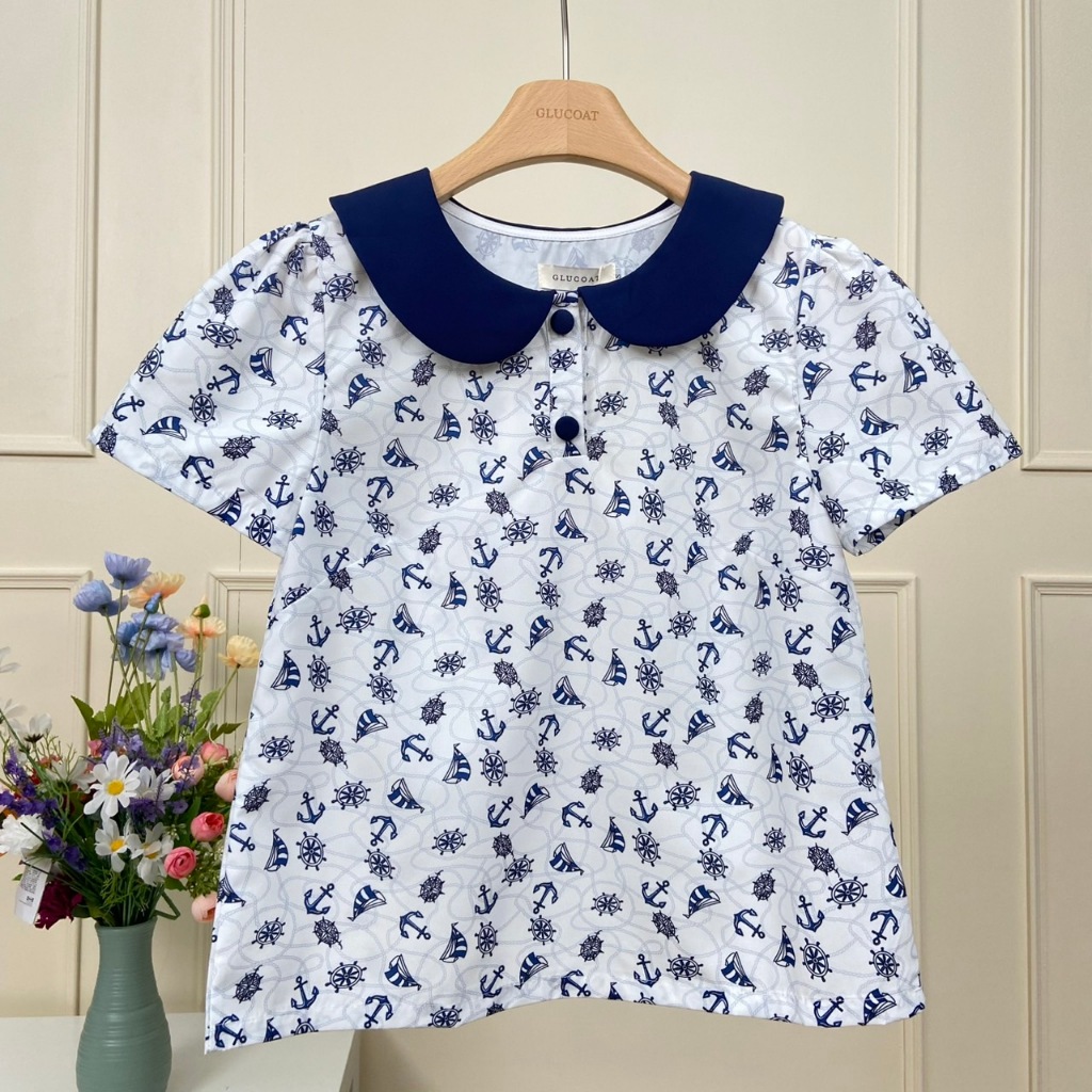 T253 เสื้อสีขาว พิมพ์ลายสมอ ปกคอบัวสีกรม กระดุมหน้า 2 เม็ด