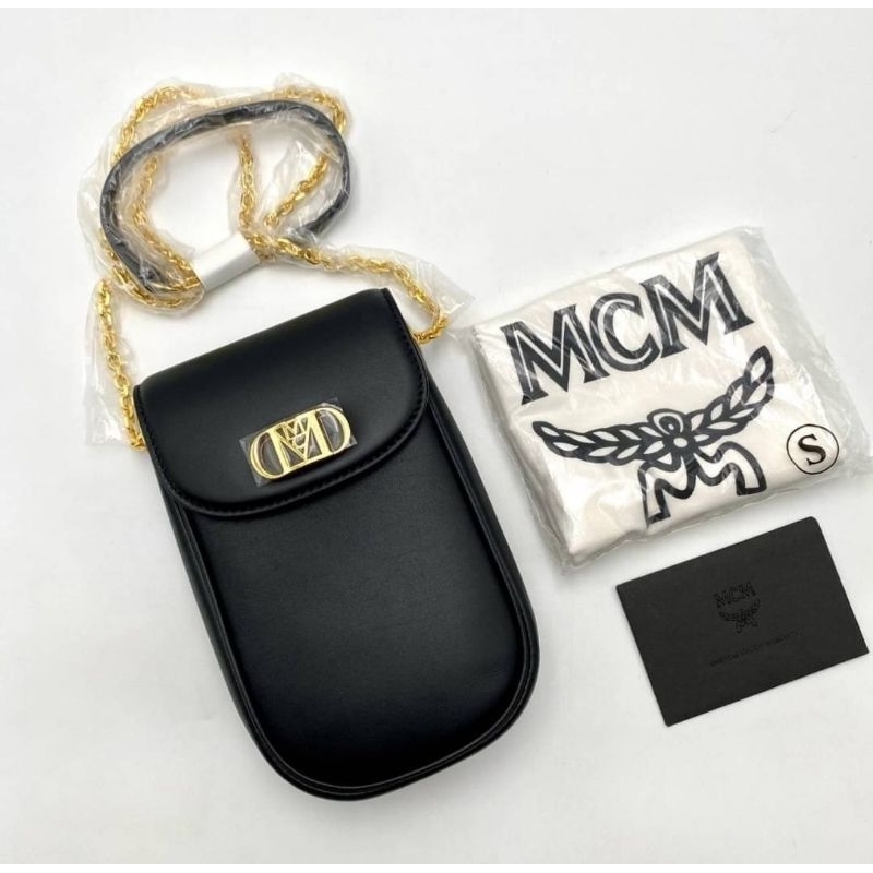 ถูกมากแม๊ New #MCM MODE TRAVIA CROSSBODY PHONE CASE IN NAPPA LEATHER สีดำ สวยยอดนิยม ใส่ Pro Max ได้