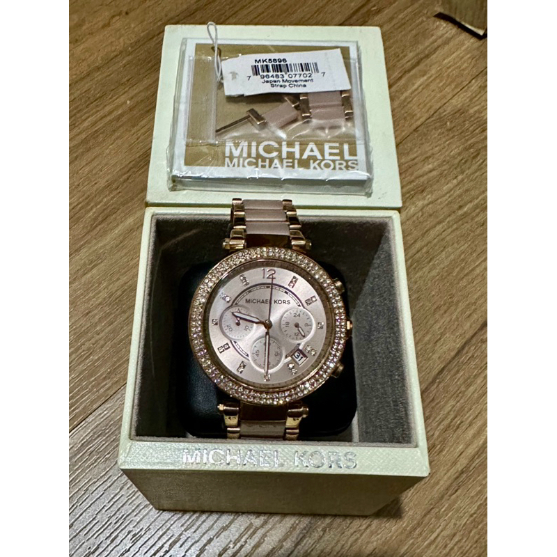 นาฬิกาผู้หญิง Michael Kors รุ่น MK5896 หน้าปัด 39 มิล ใส่เอง 2-3 ครั้ง สภาพ 90% ไม่มีตำหนิ อุปกรณ์กา