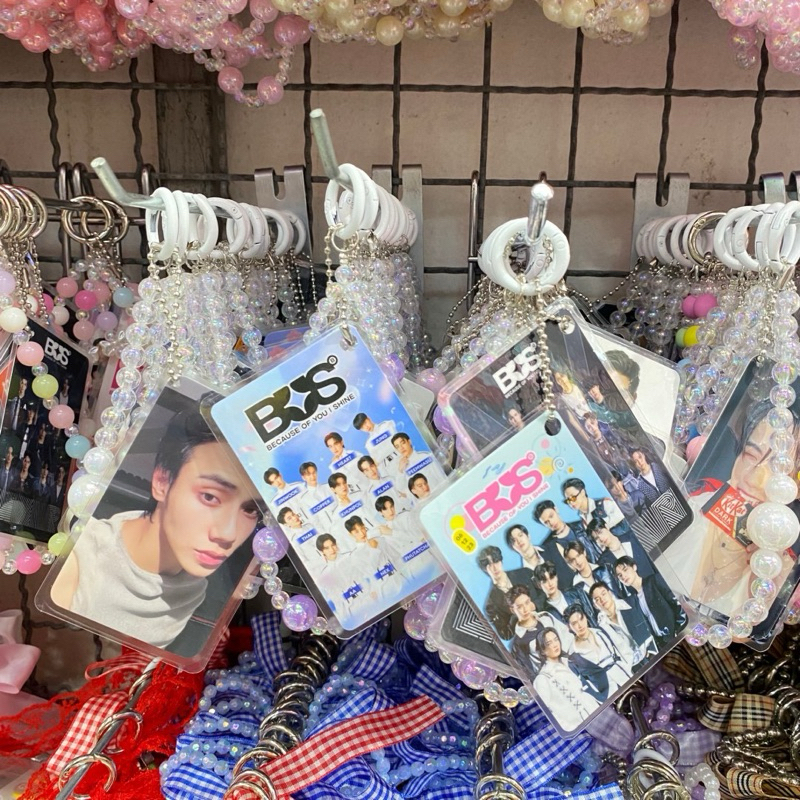 พวงกุญแจ วงBUS ยกโหล 12 ชิ้น 12 แบบ  พร้อมส่ง