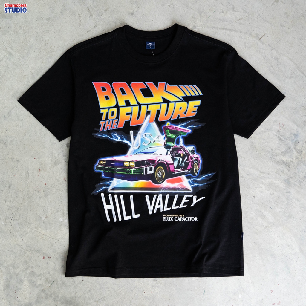 Universal Studios Men Back To The Future(ทรง Relax)T-Shirt- เสื้อยืดผู้ชายแบคทูเดอะฟิวเจอร์ ยูนิเวอร์แซลสตูดิโอ ทรงรีแลค