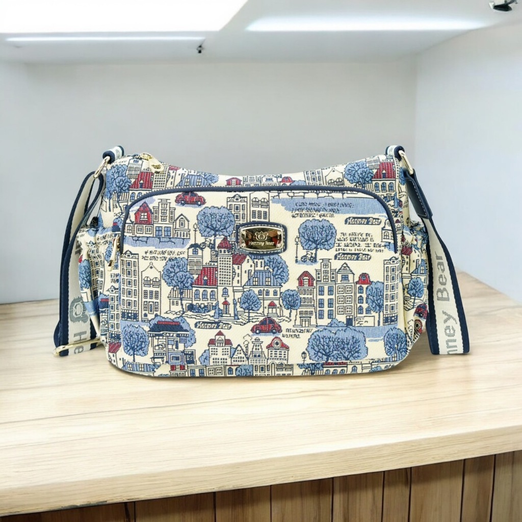 Henneybear-H1165 รุ่น AMONA ลาย Euro กระเป๋าสะพายข้าง กระเป๋าถือ มาพร้อมสายสปอร์ตสุดพรีเมี่ยม COD