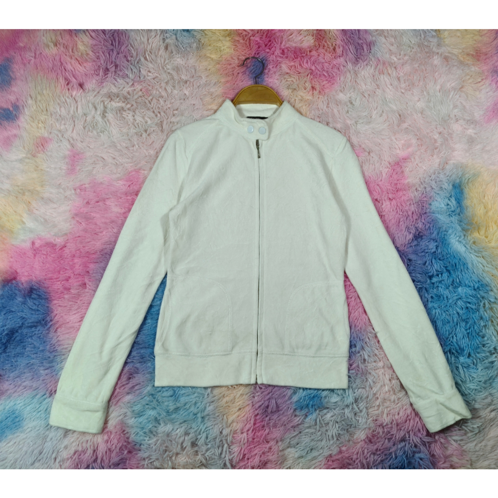 แบรนด์ CECIL McBEE size M เสื้อแจ็คเก็ตผ้ากำมะหยี่สีขาวครีมงานซิปหน้ามีกระเป๋าข้าง  ป้าติด m แต่เหมา