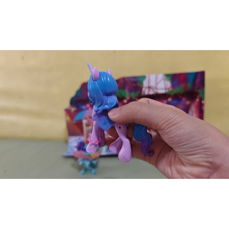 my little​ pony izzy moonbow