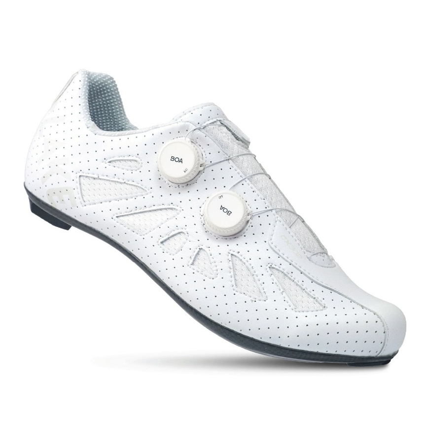 รองเท้าจักรยาน Lake CX302 รองเท้าพื้นคาร์บอน ที่เบาที่สุด ปั่นได้จริง สบายจริง