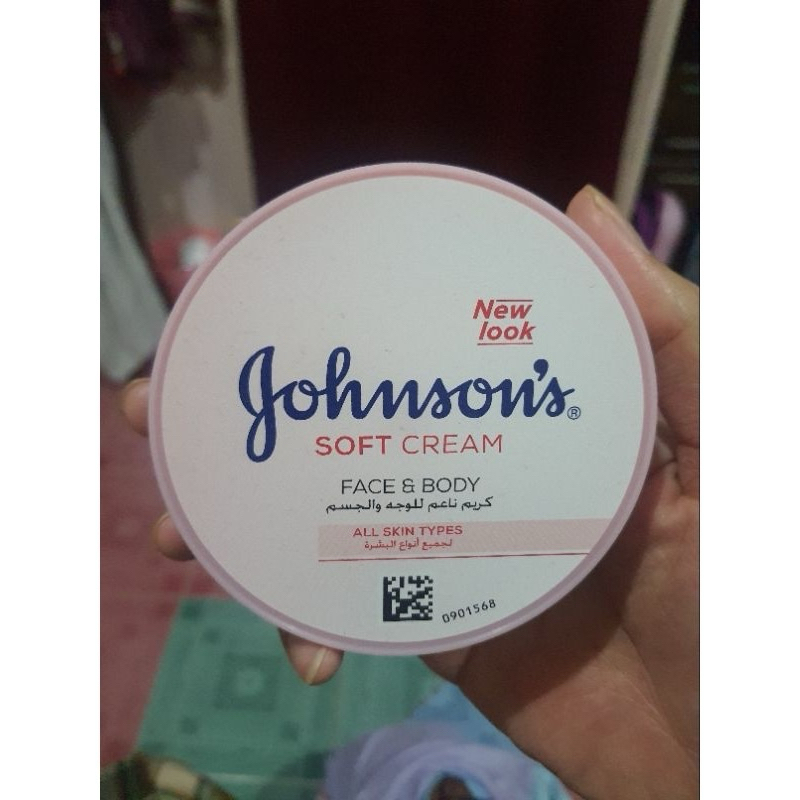 ครีมบำรุงผิว สูตรเข้มข้น สูตรดั้งเดิม Johnson's 24 Hour Moisture Soft Cream 100ml