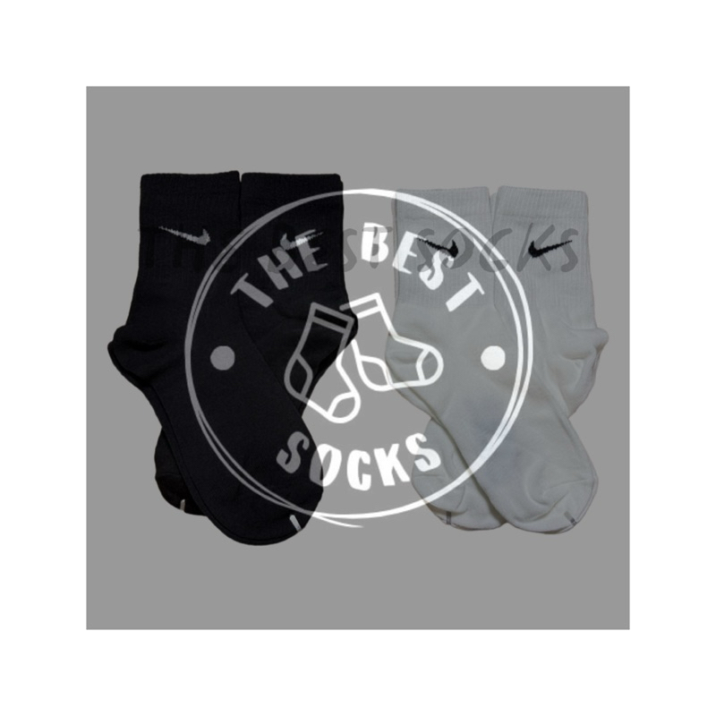 ถุงเท้าสตรีท Ni (ข้อกลาง) สีพื้น ขาว - ดำ FREE SIZE