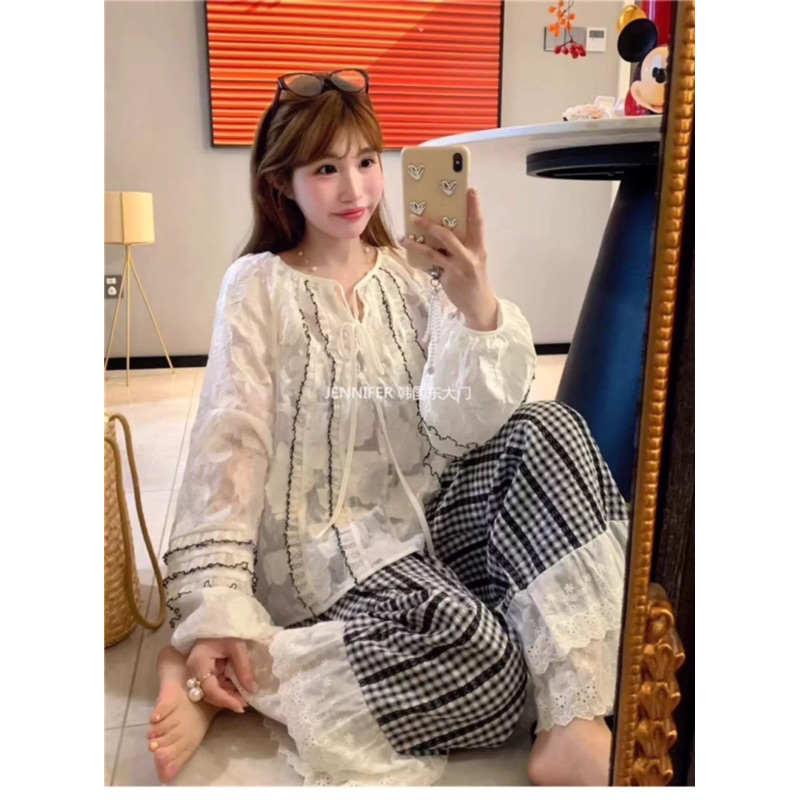 Avilaเสื้อลูกไม้ฉลุแขนยาวแต่งระระบายกุ้นตะข่ายสีดำ สวยมงลงมากลุคสาวเกาหลี สวยน่ารักมาก