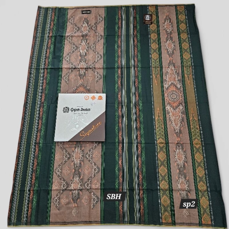 ผ้าโสร่งผู้ชาย ผ้านุ่ง ผ้าโสร่งตราช้าง รุ่น ซิกเนอเจอร์ Gajah duduk Signature
