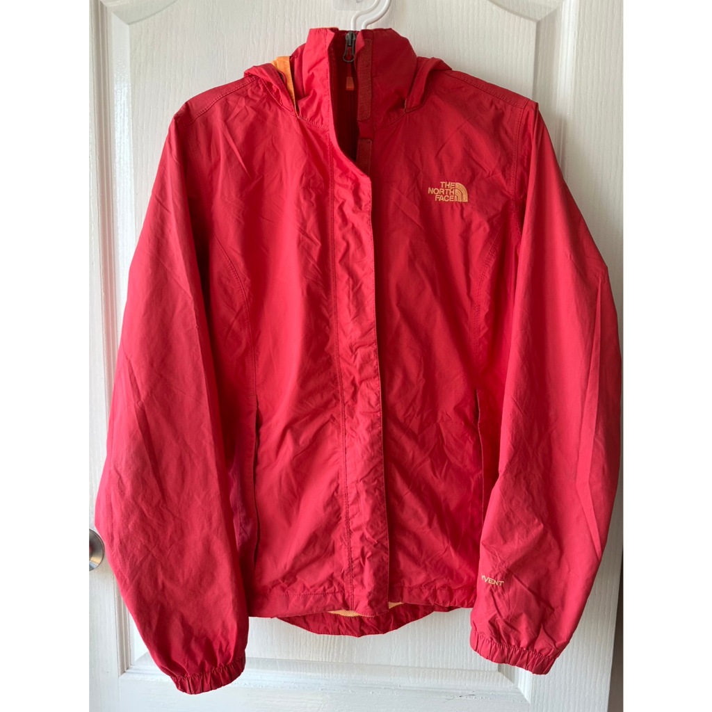 เสื้อกันหนาว the north face แท้!! มือสอง Tnf Hyvent อก 40 ยาว 24 มีตำหนิ 1 จุด ลอกบริเวณคอตามรูป