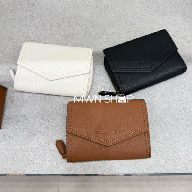 Charles&keith มีโค้ดลด30% Stitch Trim Envelope Wallet กระเป๋าสตางค์ใบสั้น ของแท้จากชอป