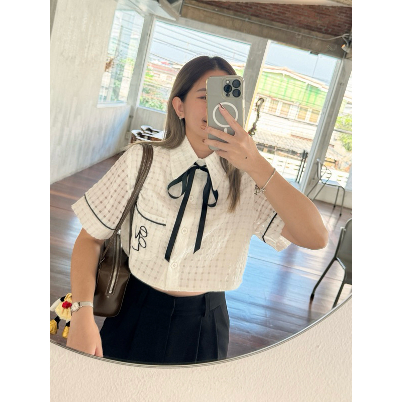 top024 - shirt crop👕 peek a boo ✨