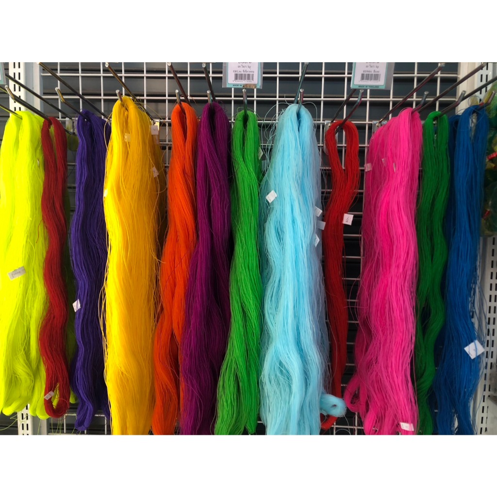 เชือกโปลีสีด้ายเบอร์ 6 แบ่งขายเป็นไจ ไจละ 15 บาท หนัก 0.5 ขีด มีหลายสีให้เลือกสรร